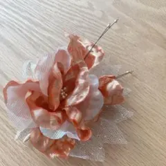 昭和 平成 レトロ❣️花モチーフ オレンジ　コサージュ ブローチ パール風　華やか