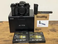FUJIFILM 富士フイルム X-T5 新品同様 SDカード グリップ付きのサムネイル