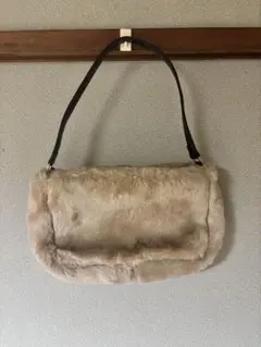 フェイクファー素材 ベージュ ショルダーバッグ