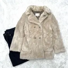 UNIQLOベージュ ダブルブレスト ファージャケット　Mサイズ