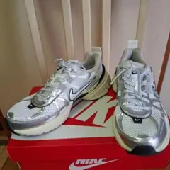 NIKE V2K RUN FD0736 100 25.0
