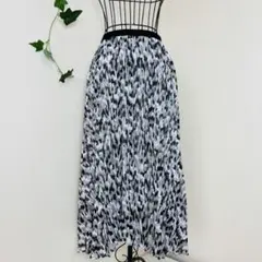 UNIQLO：C　プリーツスカート　総柄　シフォングレー　ブラック