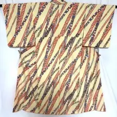 6k37 着物　正絹　袷　小紋　ベージュ　赤　白　緑　青　花柄　和装