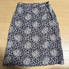 ポールスチュアート　ネイビー×ホワイト 花柄 フレアスカートのサムネイル