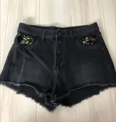 GUESS ゲス ブラックデニム ショートパンツ 刺繍　L