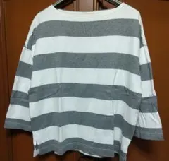 グレーと白の横ボーダーカットソー