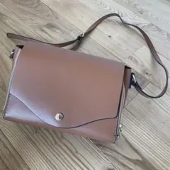 ブラウン フラップ式ショルダーバッグ