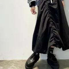✨TRANOI✨ギャザリンバルーンスカート 黒 ドロスト 立体シルエット M相当のサムネイル
