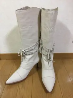 ロングブーツ 白 チェーン カッコいい