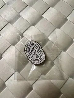 ロックランザ（アラン）蒸溜所のピンバッジ