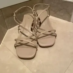 ストラップヒールサンダルのサムネイル