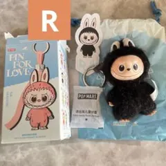 ラブブ　イニシャル　ぬいぐるみペンダント　R