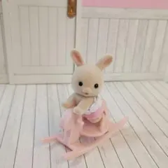 木馬付き！みるくウサギの赤ちゃん【中古品】ハイハイはいはい　シルバニアファミリー