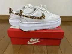 〈NIKE〉コートビジョンアルタ 23.5㎝ ホワイト/ヒョウ柄