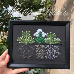 新作　ハンドメイド　刺繍　フレーム付き　花　ギフトにも　一点物北欧風 224大判