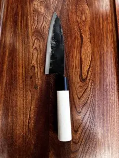 黒打　丹念に鍛造された庖丁ですのサムネイル