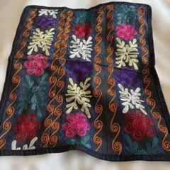 スザニ刺繍　テーブルセンター