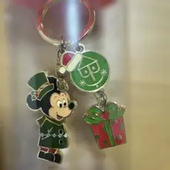 ディズニー　クリスマス　キーホルダー　happy winter holidays