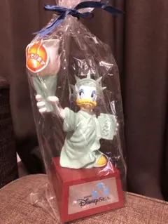 デイジーダック 自由の女神 フィギュア (ディズニーシー限定品)