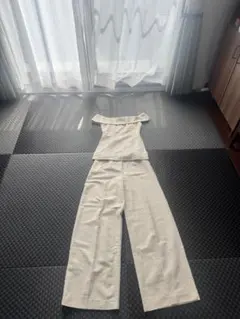 ZARAベージュ オフショルダー セットアップ