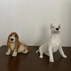 犬の置物2つ