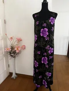 黒地に紫の花柄ムームー