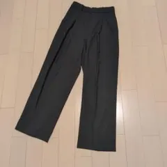 UNIQLO　タックワイドパンツ　ダークグリーン