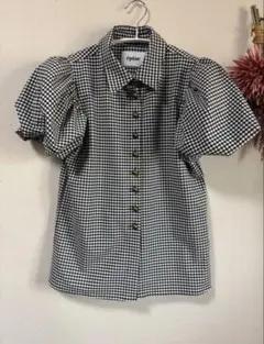 新品同様エピヌépine arm balloon é button blouseのサムネイル