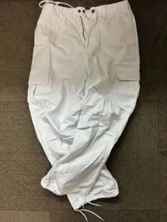 ホワイト カーゴパンツ 複数ポケット