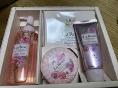 ハウスオブローゼ Bath & Body Care Setのサムネイル