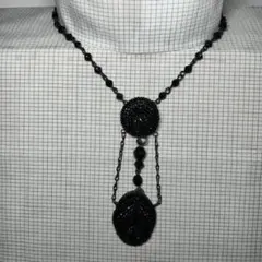 黒 ビーズ装飾 ゴシック ネックレス 大き目モチーフ