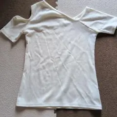 ホワイト　オフショルダーTシャツのサムネイル