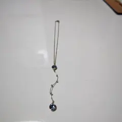 青いストーンの曲線ネックレス