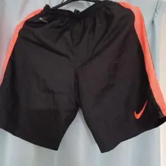 NIKE ショートパンツ 黒/オレンジ