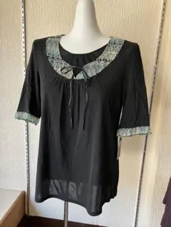 黒の刺繍襟五分袖チュニック