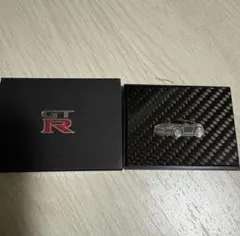 NISSAN 日産 GT-R ピンバッジ　R35 カーボンのサムネイル