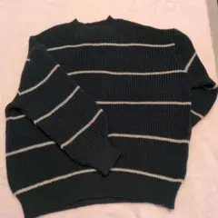 ダークグリーンとホワイトのストライプニットセーター