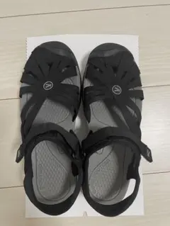 keenローズサンダル　ブラック24㎝のサムネイル