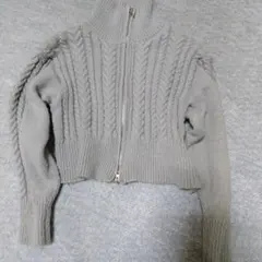 グレー ケーブル編み ジップアップニット