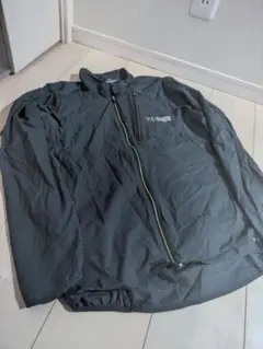 サロモン　ランニング　軽量グレー ナイロンジャケット