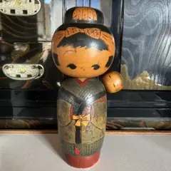 伝統的なこけし人形