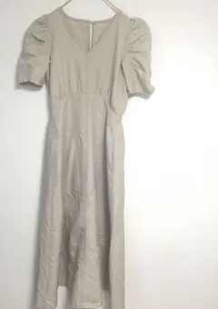 未使用品　レイカズン　ベージュ パフスリーブ ロングワンピース Vネック