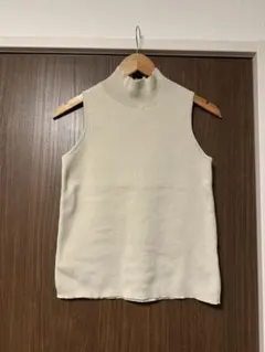 ハイネック ノースリーブ