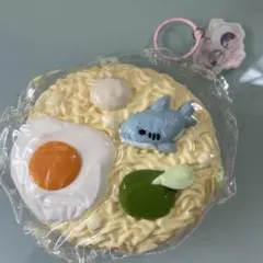 MoMo Skye ラーメン スクイーズ チャーム付き