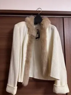 アイボリー ニットカーディガン ファー付き