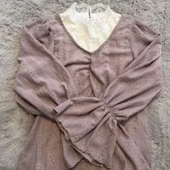 薄ピンクVネック 長袖トップス　フリル袖　M