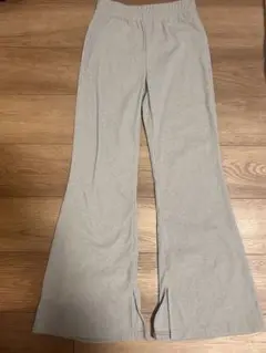 グレー フレアパンツ ほぼ新品