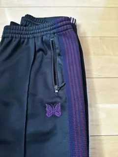 ニードルス　ストライプデザイン ジッパーポケット付き 黒スラックスのサムネイル