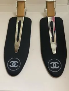 CHANEL ロゴ入り　ブラック ヘアピン クリップ