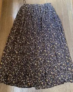 ダークブラウンに花柄のプリーツスカート　ハニーズ